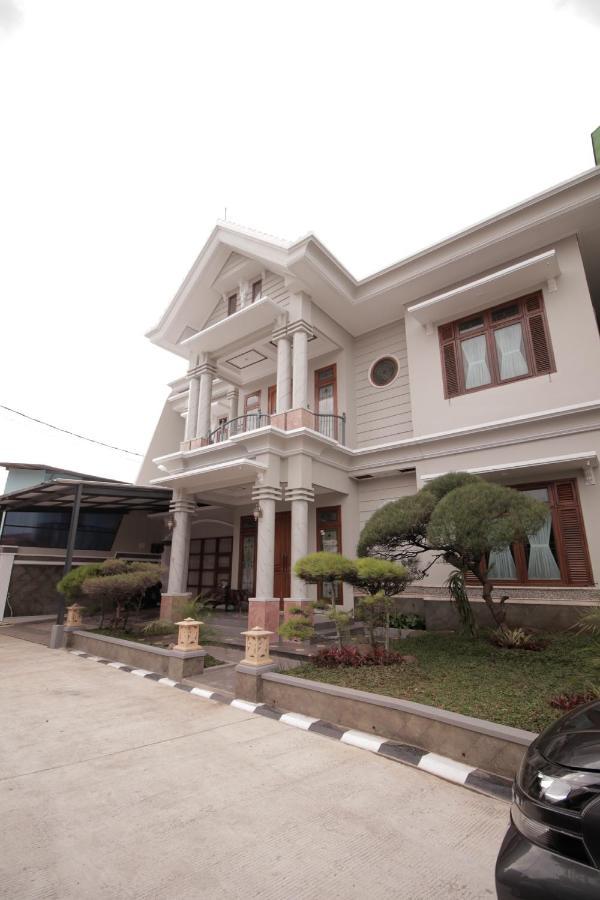 Stay Inn Pasteur Bandung, Husein Sastranegara Airport Экстерьер фото